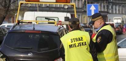 Poza centrum nosa nie wychylają