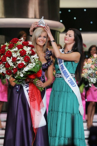 Koronę odebrała od ubiegłorocznej miss Barbary Tatary