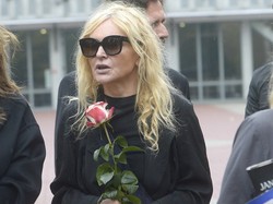 "Pomyliła pogrzeb z pokazem mody"... Monika Olejnik obrywa za strój z pożegnania Janusza Głowackiego. FOTO
