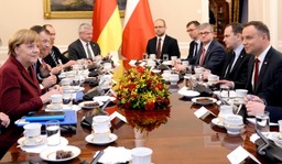 Merkel w Polsce: Opozycja rozmawiała o trybunale i cenach buraków