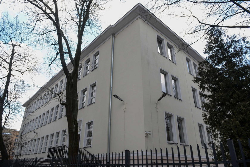 Budynek szkoły średniej przy Ambasadzie Federacji Rosyjskiej przy ul. Kieleckiej 45 w Warszawie,