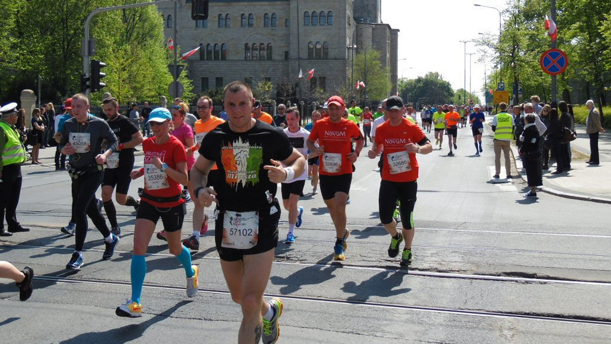 W niedzielę ulicami Poznania trzy tysiące osób pobiegnie w charytatywnym biegu Poznań Business Run, którego celem będzie zebranie pieniędzy na protezy dla 14-letniego Kacpra i 36-letniego Adama, podopiecznych Fundacji Poza Horyzonty. W związku z biegiem wystąpią chwilowe utrudnienia w ruchu kołowym i komunikacji miejskiej.