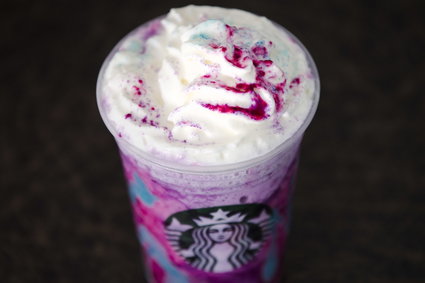 "Jednorożcowe Frappuccino" odmieniło sposób, w jaki Starbucks projektuje nowe napoje