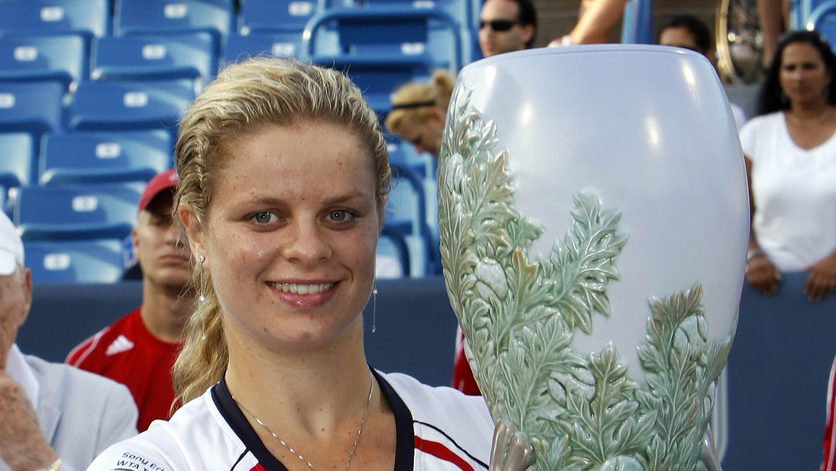 Rozstawiona z numerem czwartym Belgijka Kim Clijsters w finale turnieju WTA w Cincinnati pokonała Rosjankę Marię Szarapową (nr 10) 2:6, 7:6(4), 6:2.
