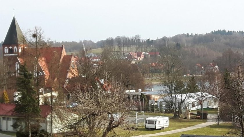 Tragedia w Przywidzu. Dziecko zmarło w samochodzie