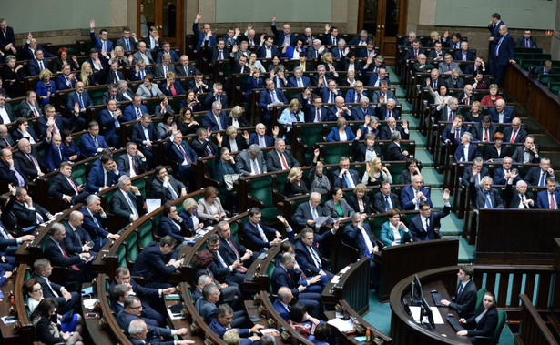 Politolog o TK: Logikę pośpiechu narzuciła Platforma, a PiS teraz to wykorzystuje