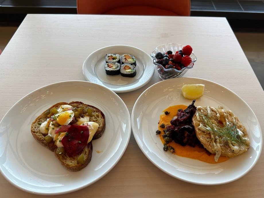 Park zjadła w pełni wegański lunch w jednej ze stołówek