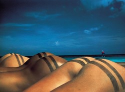 Dotknij pośladków dziewczyny Pirelli