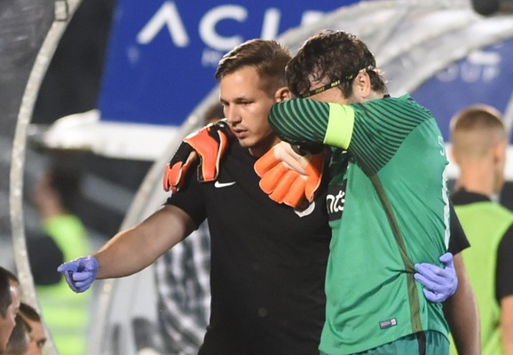 Vladimir Stojković posle povrede protiv Čukaričkog