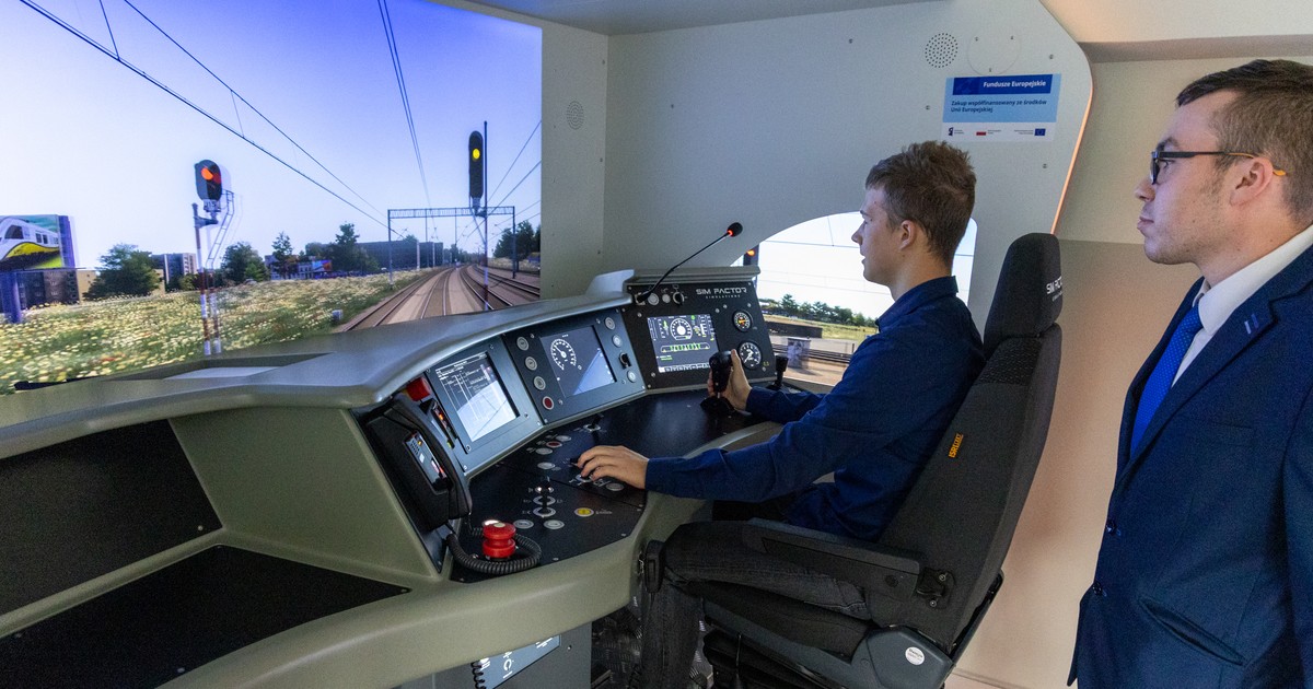 Do takiej szkoły każdy chciałby chodzić! Symulatory jazdy pociągiem i cieżarówką. Zobacz jakie cudeńka!