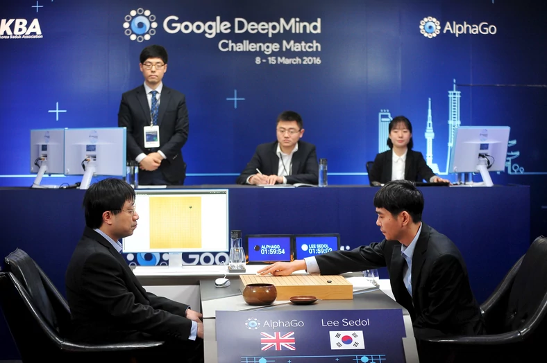 AlphaGo i Lee Sedol podczas meczu w GO