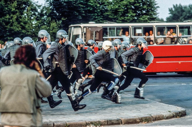 Po wyborach 1989. Anty-Jaruzelskie demonstracje Plac 3 Krzyży, 30.06.1989 / Fot. Chris Niedenthal