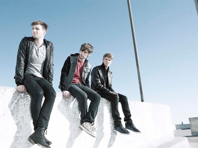 Zdaniem recenzentów największą siłą Foster The People są chwytliwe refreny