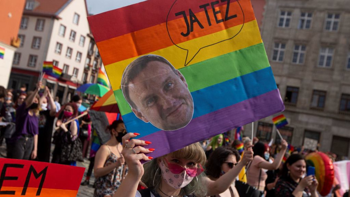 Ludzie LGBT+ nie chcą Andrzeja Dudy. Komentarz