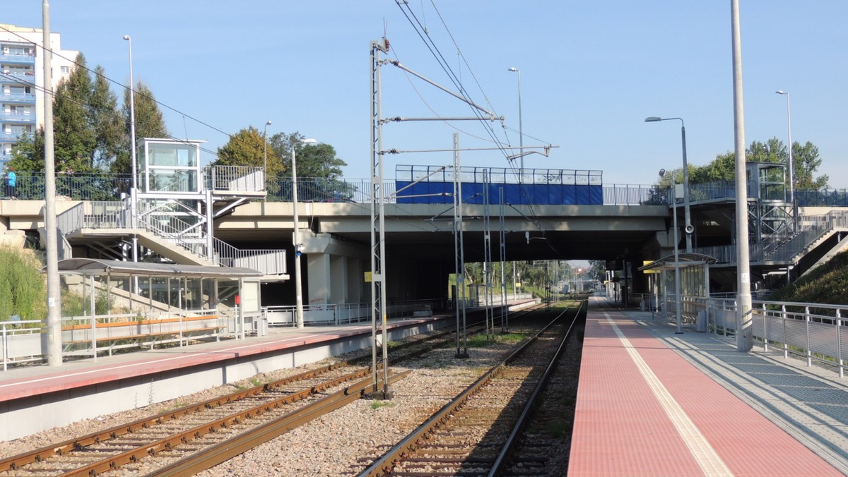 Wyposażone w automaty biletowe, monitoring, oświetlenie, wiaty rowerowe, windy oraz udogodnienia dla osób niepełnosprawnych trzy nowe przystanki kolejowe w Tychach są gotowe na przyjęcie pasażerów. Otwarcie peronów nastąpi 1 września.