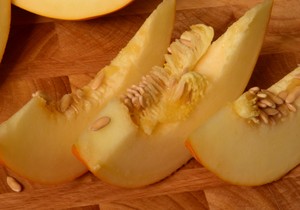 Dinja ne samo da pomaže u održavanju pravilne hidratacije, već pruža i vredne vitamine i minerale 