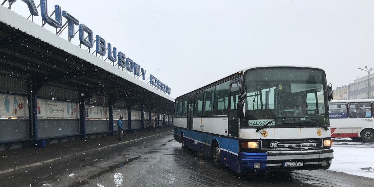 PKS-y mają zostać skonsolidowane. Część ma trafić do PKP, a część do Agencji Rozwoju Przemysłu