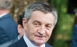 Marszałek Kuchciński rozdaje nagrody. Najwięcej dostała szefowa Kancelarii Sejmu