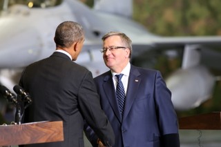 Komorowski witał Obamę na tle F-16. 'F jak freedom, pasuje do rocznicy'