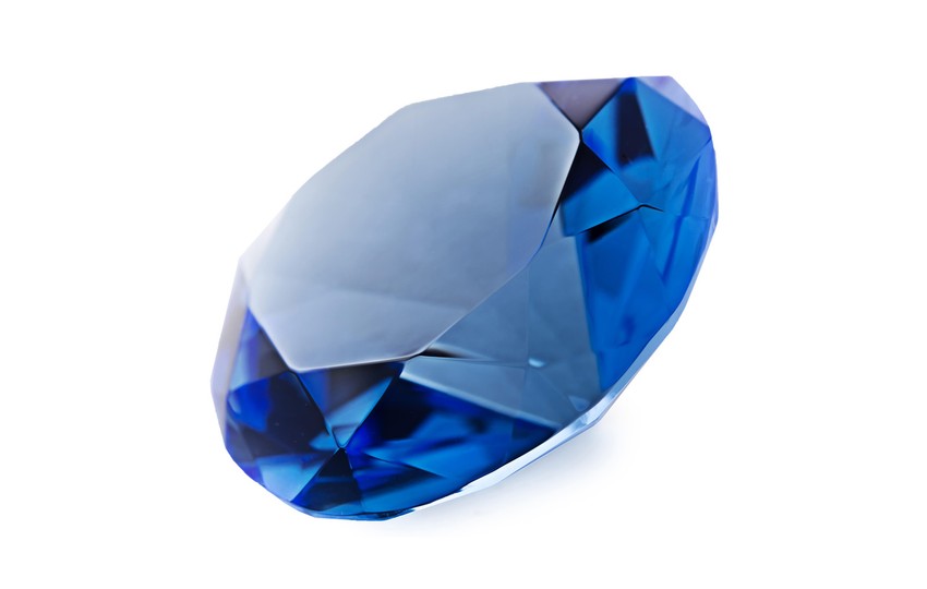 Safir je najčešće plave boje , ali može biti i purpuran 