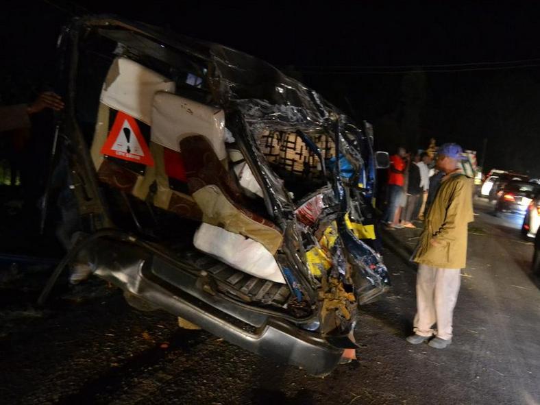 4 dead, several injured in grisly accident 