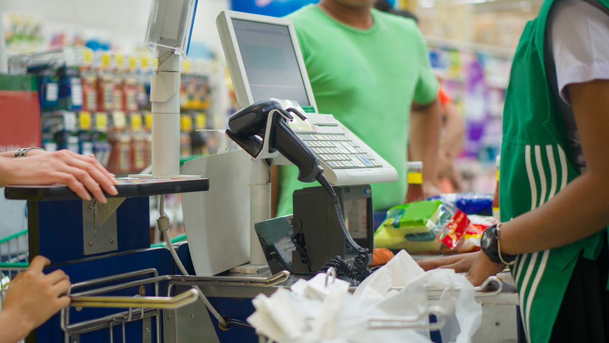 Niemcy: bezrobotni mogą pobrać zasiłek w kasie supermarketu