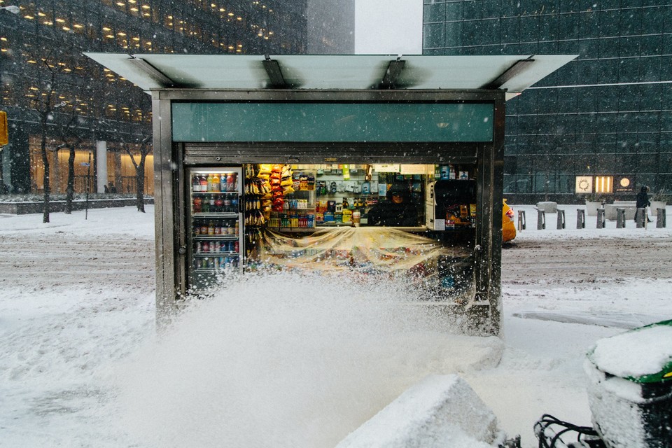 epa06416664 - USA WEATHER WINTER STORM (Winter storm in New York)