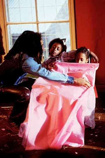 Naomi Campbell kislánykorában Bob Marley Is This Love videoklipjének forgatásán 1978-ban.