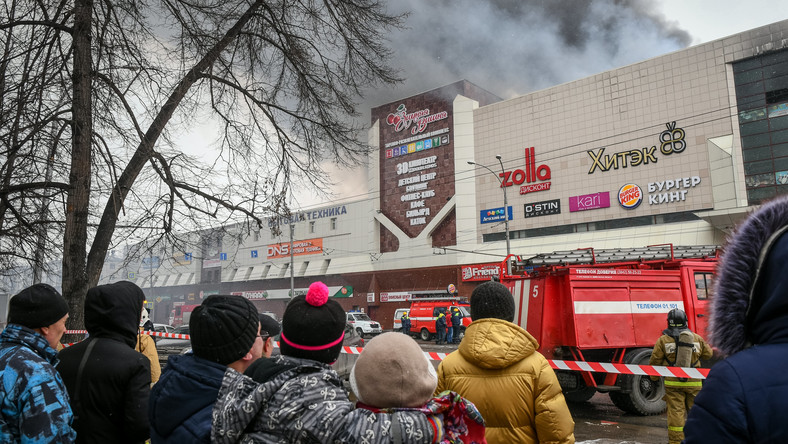 Rosja: Pożar w centrum handlowym. "Płoniemy, kocham was ...