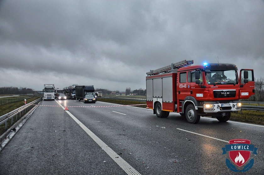 Wypadek na A2. 19-latek wbiegł pod autobus