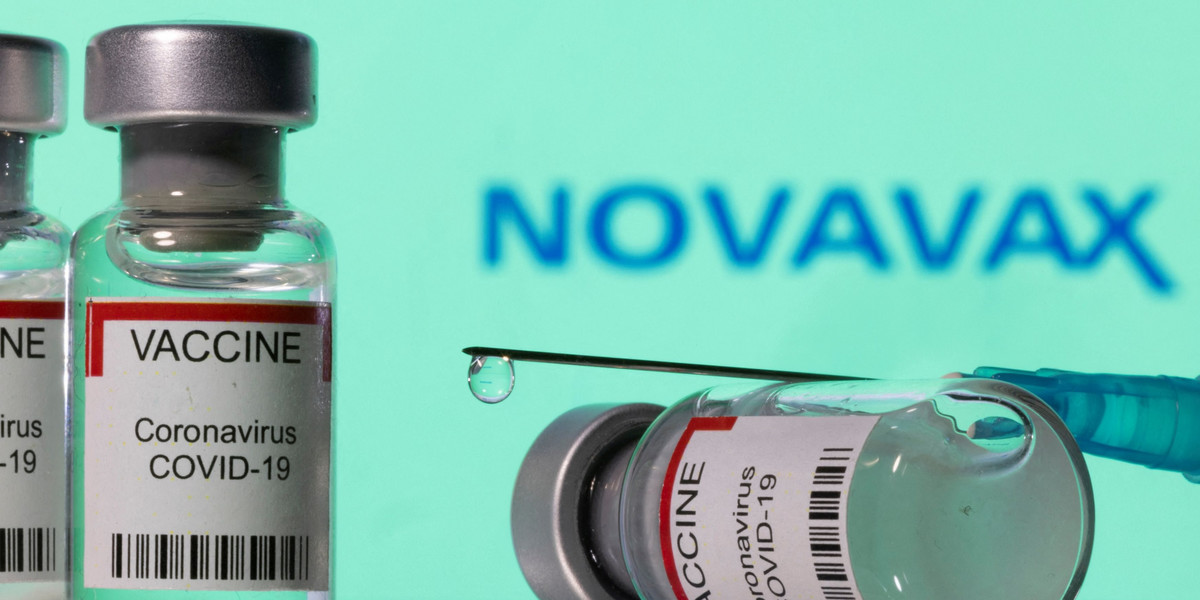 Wreszcie wiadomo, kiedy przyjedzie do Polski szczepionka Novavax, nowoczesna, choć uważana za bardziej tradycyjną. To piąta już szczepionka dopuszczona przez Europejską Agencję Leków (EMA) do walki z COVID-19. 