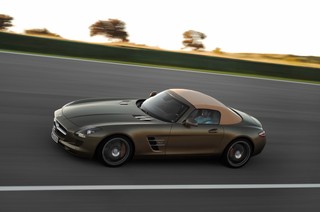 Miękki dach Mercedesa SLS AMG Roadster wytrzyma wiatr wiejący z prędkością 314 km/h