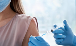 Krztusiec, grypa, pneumokoki - dlaczego każdy dorosły powinien przyjmować te trzy szczepionki?
