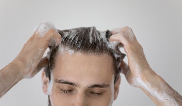 Masiranje skalpa može da se radi i tokom pranja kose