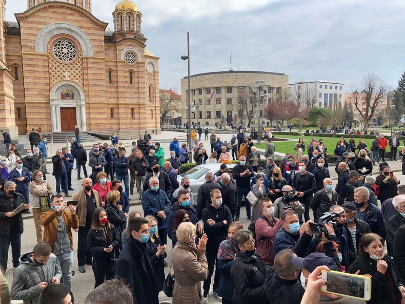 Okupljeni ispred Skupštine grada Banjaluka