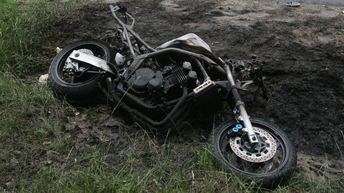 Jak informuje opolska policja w sobotę około 23:15 w Prószkowie doszło do wypadku, w którym zginął 21-letni motocyklista.