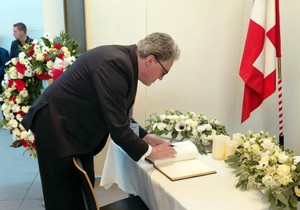 ambasador Ivan Trifunović na komemoraciji u Martinjiju