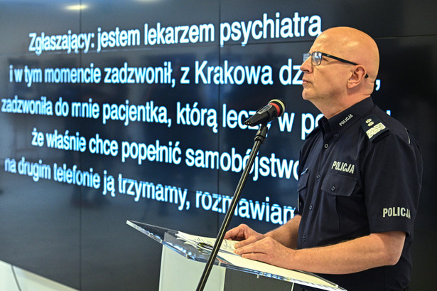 Komendant główny policji gen. insp. Jarosław Szymczyk podczas konferencji prasowej