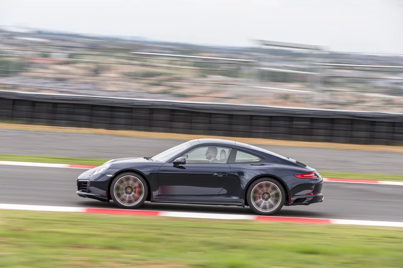 Porsche 911 Carrera 4S: Mocne coupÉ, które dużo wybacza