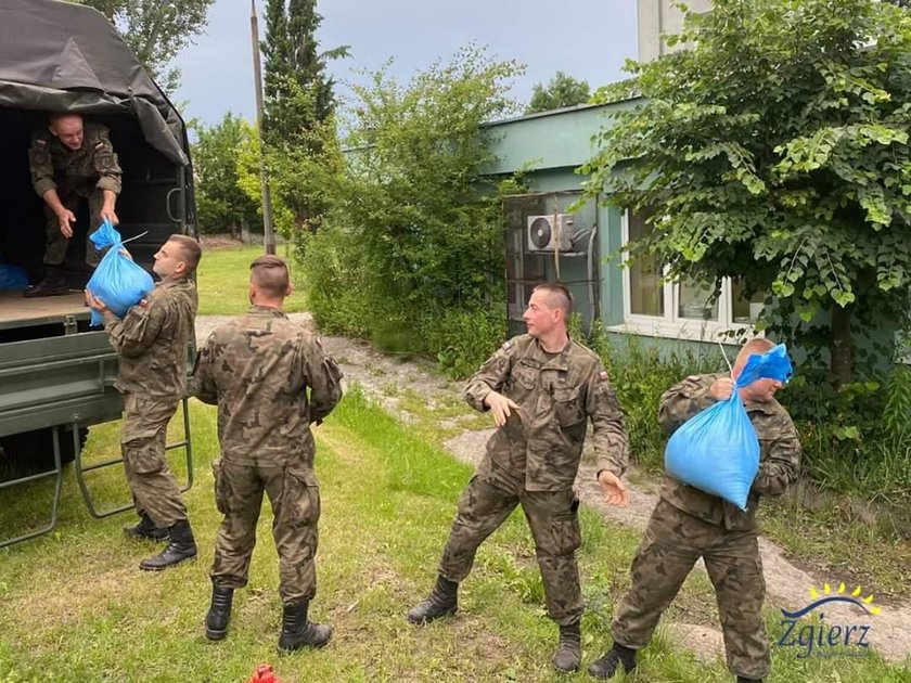 Zgierz sprząta po nawałnicy i broni się przed kolejnymi ulewami