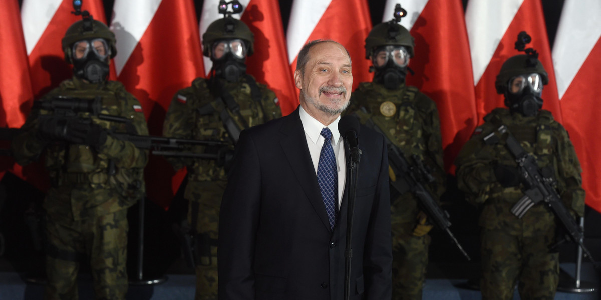 Macierewicz przeznaczy miliony na podwyżki!