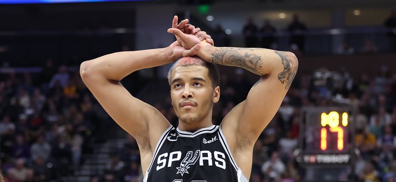 Jeremy Sochan wciąż uskarża się na ból w kolanie. W tym sezonie może już nie zagrać