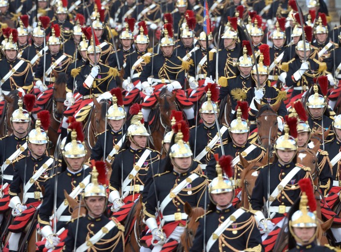 Wojsko podczas parady na Polach Elizejskich