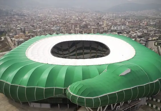 Najdziwniejszy stadion świata. Zielone "łuski" i łeb krokodyla