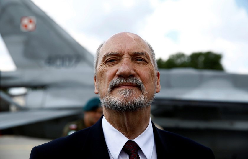 Macierewicz oczyszcza imię gen Błasika