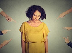 Women shaming czyli zawstydzanie kobiet po polsku. Niepokojące wyniki raportu