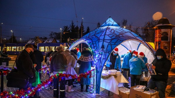 Karp, ale również kapusta z grochem, zupa grzybowa i pieczywo. 4 grudnia na Małym Rynku rusza akcja „Przedświąteczny karp dla Krakowa. 