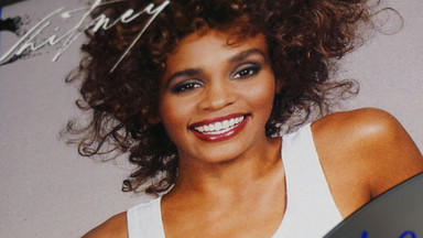 Whitney Houston miała trudne relacje z matką. Przyjaciółka namawiała ją na terapię [FRAGMENT KSIĄŻKI]