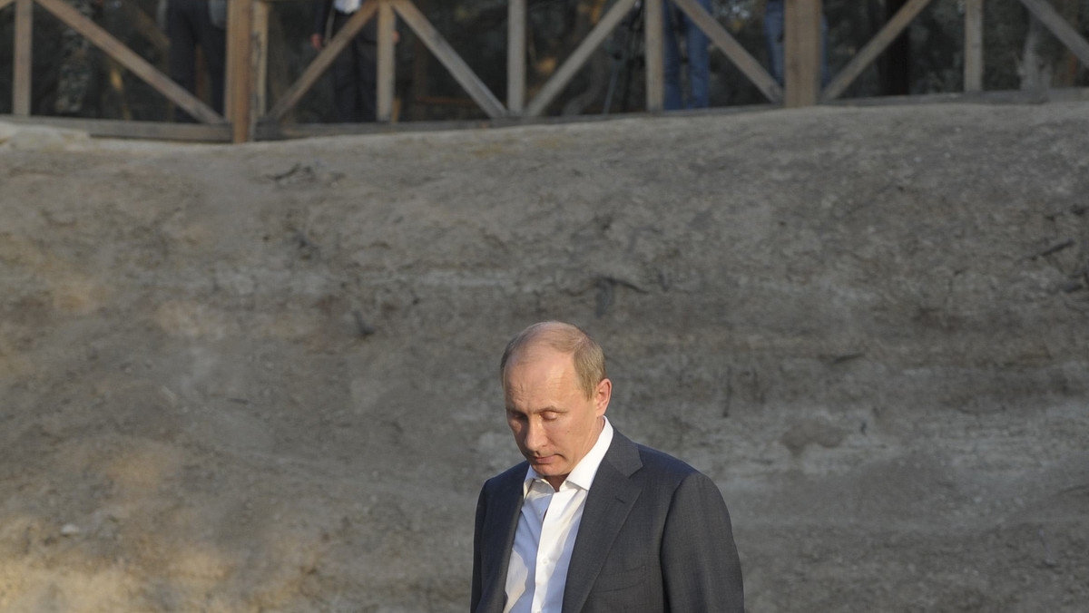 Rosja nie dramatyzuje zawieszenia przez Uzbekistan członkostwa w Organizacji Układu o Bezpieczeństwie Zbiorowym (ros. ODKB) - oświadczył jej rzecznik Władimir Zajnetdinow, którego w piątek przytacza moskiewski dziennik "Wiedomosti". Jednak rosyjscy analitycy oceniają, że ten krok Taszkentu silnie uderza w snute przez prezydenta Rosji Władimira Putina plany zbudowania Unii Eurazjatyckiej - struktury mającej zreintegrować dawne republiki ZSRR.