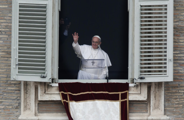 Pierwszy Anioł Pański nowego papieża. Franciszek życzył "smacznego"